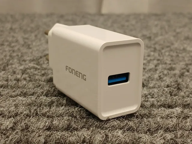 Foneng Quick Charger USB töltő